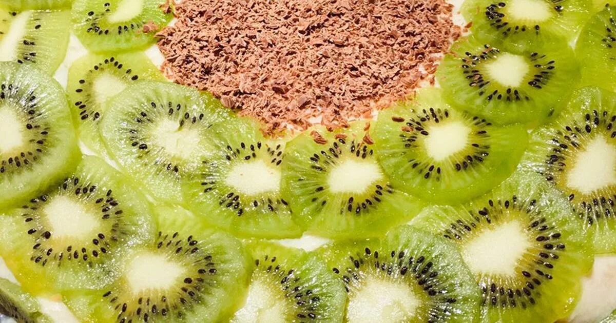 торт тропиканка с киви. торт киви желе. йогуртный торт с киви. торт из крекера рыбки со сметаной и бананом и киви. коржи для торта бисквитные с бананом и киви.