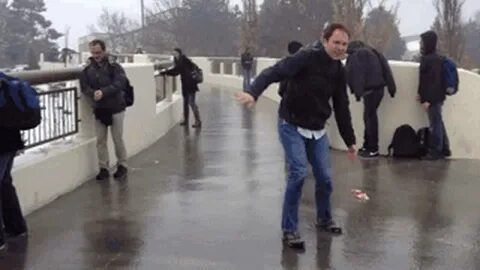 Близкий низкий скользкий жуткий
