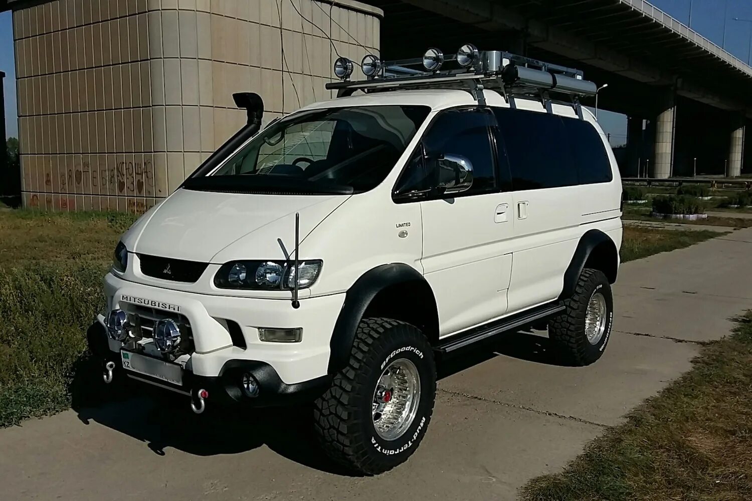 Митсубиси делика бу купить. Mitsubishi Delica 4x4. Мицубиси Делика 4. Mitsubishi Delica d4. Мицубиси Делика l500.