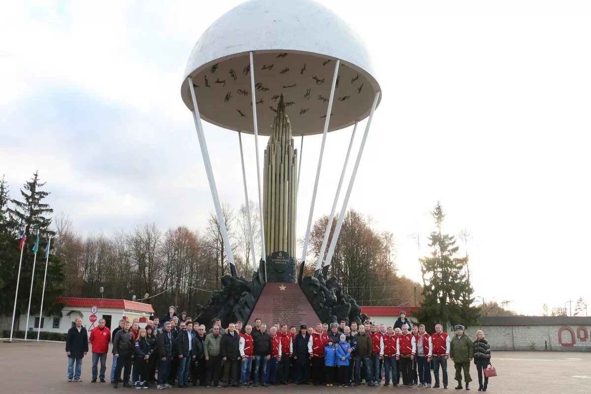 Памятник десантникам 6 роты псковской дивизии вдв. Псков череха памятник десантникам. Памятник псковским десантникам в пскове. Памятник псковским десантникам в пскове. Памятник 6 роте в пскове.