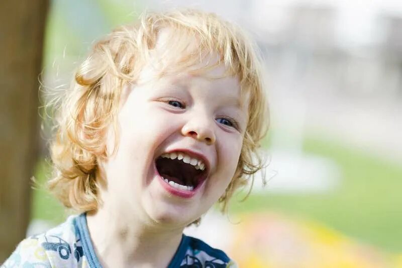 Счастливая девочка. Ребенок улыбается. Boy laughing. Ребенок улыбается. Красивая улыбка.