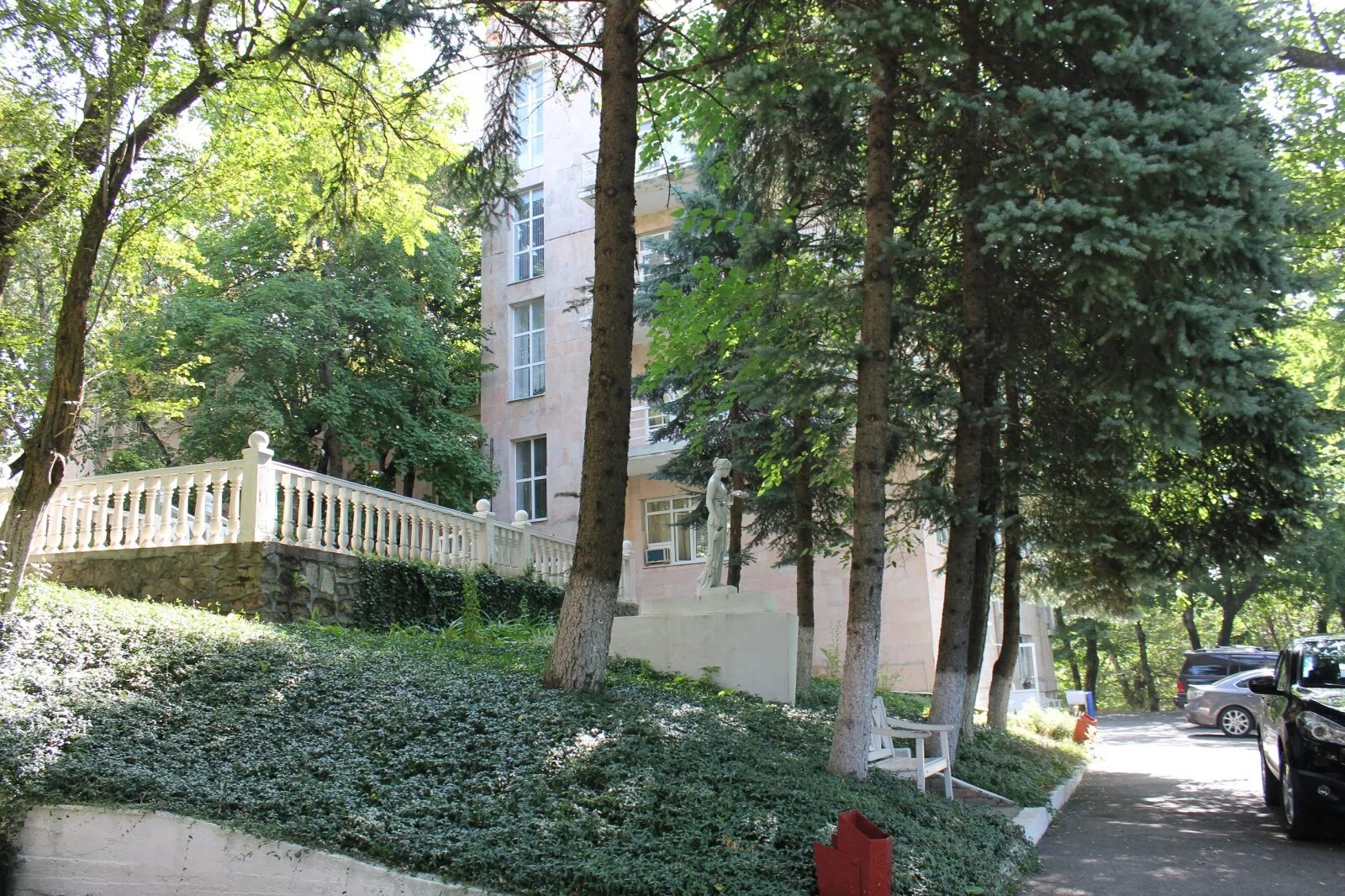 Ессентуки терренкуры. Санаторий москва кисловодск. Санатории парковой зоне. Ревиталь парк территория. Кисловодск центросоюз-кисловодск.