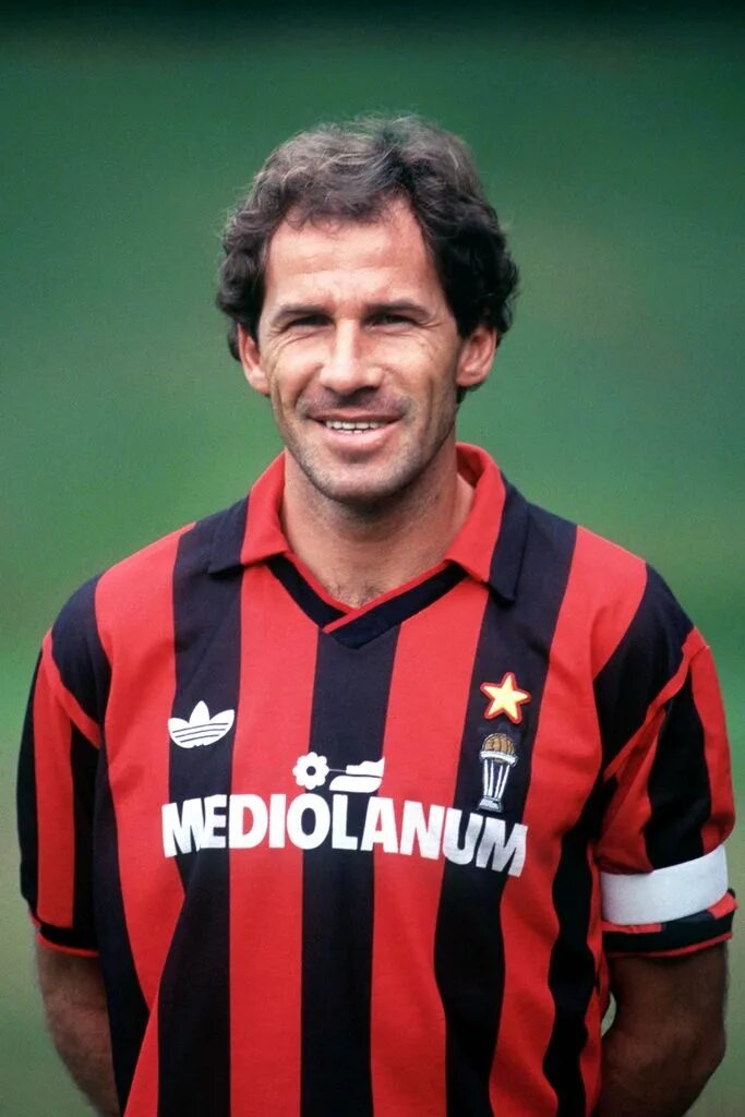 Франческо барези. Джузеппе барези футболист. Франко барези футболист. Франко барези. Франко барези сборная италии.