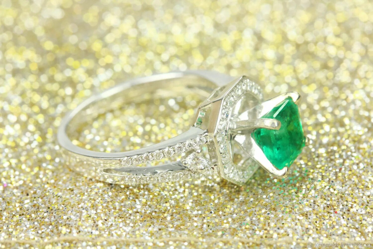 Emerald white. Кольцо с изумрудом и бриллиантами. Кольцо арт.2010017№2 с изумрудами. Кольцо 34052601 Дельта изумруд. Помолвочное кольцо с изумрудом.