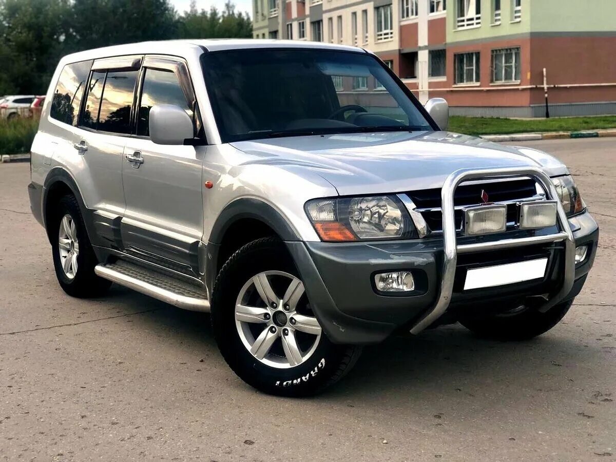 Митсубиси паджеро 3.0 купить. Mitsubishi Pajero 2003. Mitsubishi Pajero 3 2003. Mitsubishi Pajero III 2002. Мицубиси Паджеро 2002г.