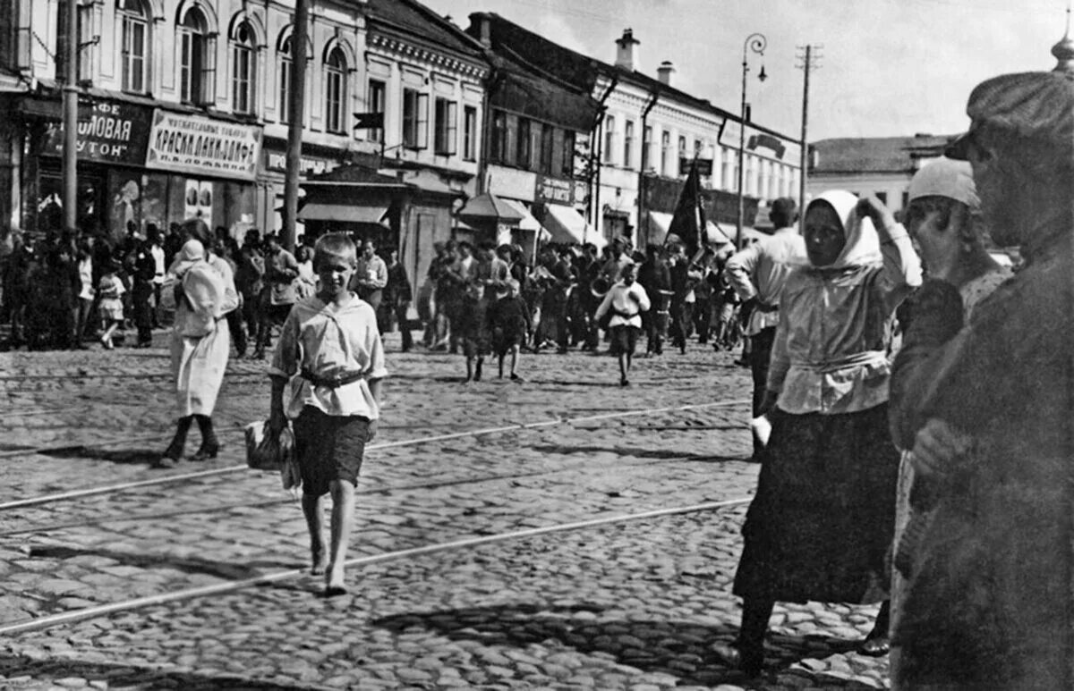 С 1922 г началась. С 1922 г началась. 7 ноября 1922. Владивосток 1917. Владивосток 1917.