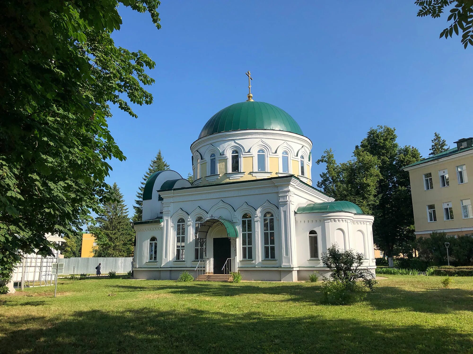 Монастырь святого луки. Храм святителя Луки Крымского старый Оскол. Храм Святого Луки Орел. Монастырь в Симферополе.