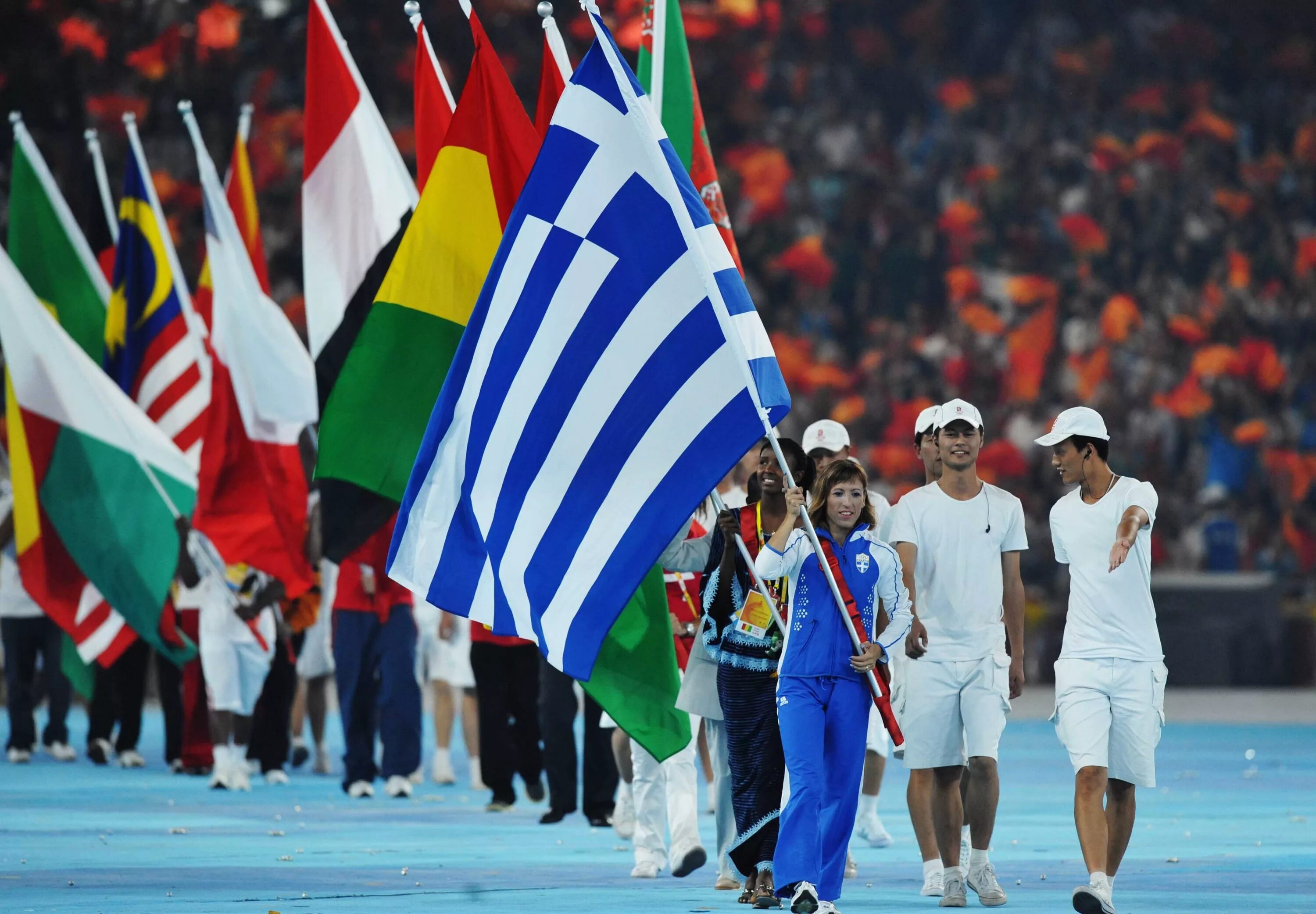Спортсмены разных стран. Парад Олимпийских игр. Спортсмен с флагом. Участники Олимпийских игр.