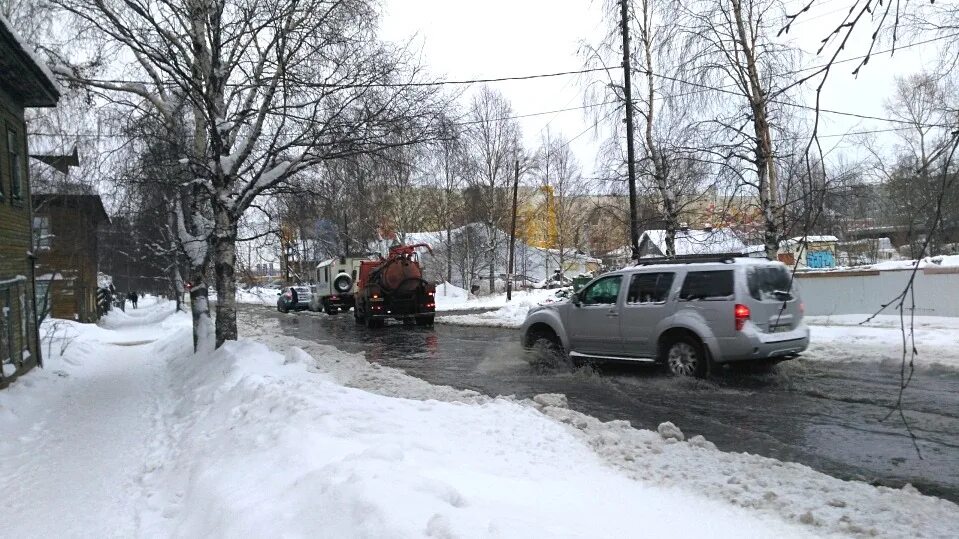 Наводнение в соломбале. Баня архангельск в соломбале. Октябрьский округ архангельск на карте. Когда дадут горячую воду соломбале в архангельске. Тепловая сеть трасса архангельск.
