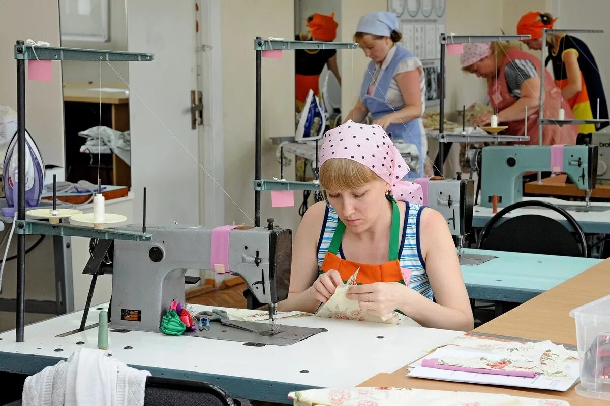 профессия швеи можно получить. профессия швея. профессия швея. закройщик для детей. швея портной.