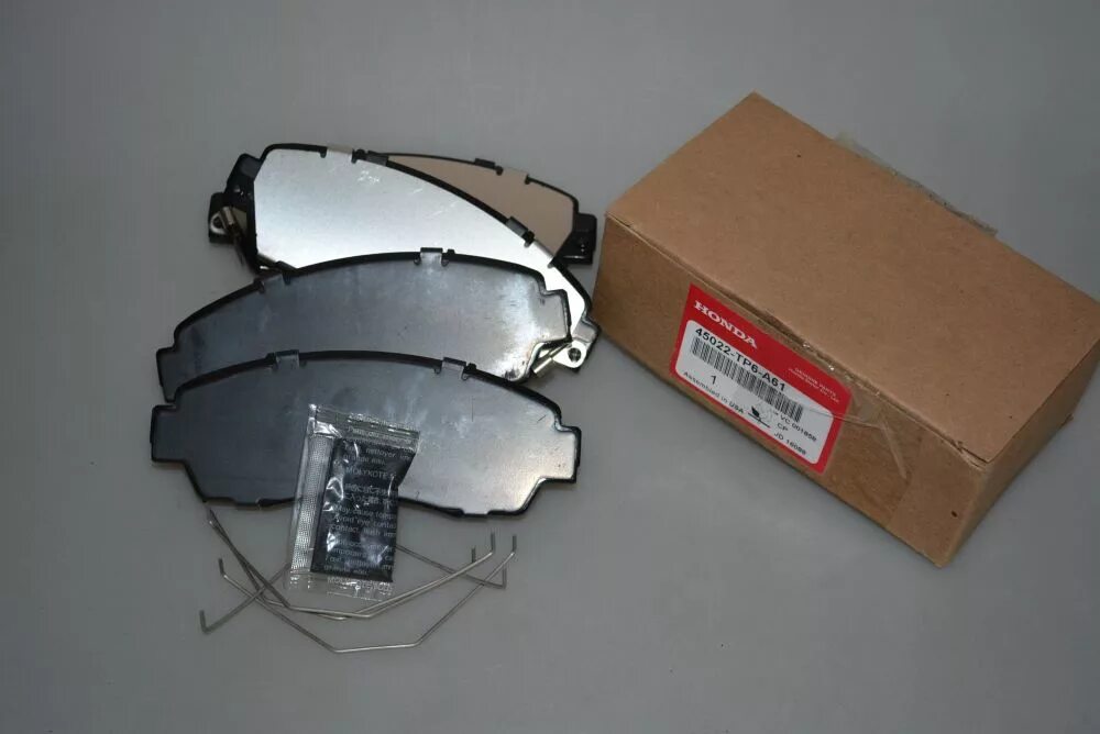 Колодки honda 43022seae10. Номера колодок хонда одиссей ra6. Колодки тормозные одиссей. Колодки тормозные одиссей. Акура 21 передние колодки.