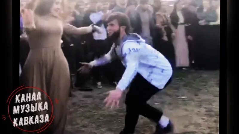 Зажигательная музыка для танцев лезгинка. Лезгинка чеченская зажигательная. красивая чеченка танцует на свадьбе. чурки танцуют лезгинку. чеченки зажигают.