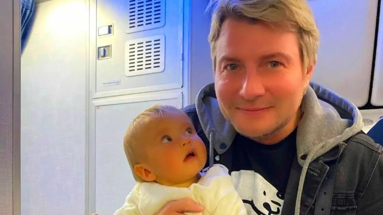 Сколько лет ребенку баскова. Николай басков сын бронислав. сын николая баскова 2020. басков и его сын бронислав. басков бронислав басков.