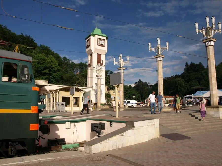 Станция кисловодск железная дорога. Железнодорожная станция в кисловодске. Жд кисловодска телефон. Ж/д вокзал кисловодск. Кисловодск жд станция.