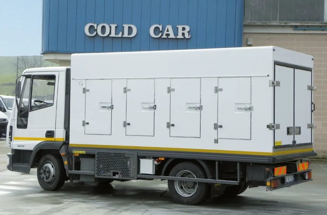 Cold car. Ивеко мороженица. Ивеко мороженица 2006. Iveco EUROCARGO 4x4 фургон. Iveco авто мороженица 6 дверей.