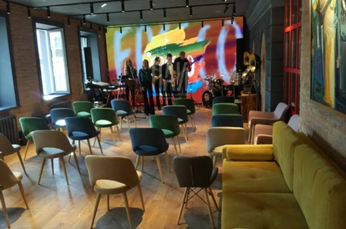 Псков лофт на улице спортивной дом 1д. Молодежное пространство лофт. Лофт на спортивной псков. Лофт псков креативное. Лофт на спортивной псков.