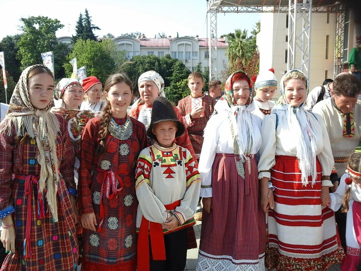 Финоугорская группа народов. Народы России финно-угорские народы. Финокгорские народы России. Финно-угорская (Коми-пермяки, удмурты, марийцы, манси) Прикамья. Финн угор народы.