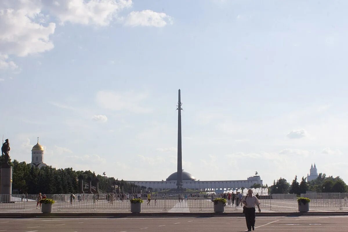 Поклонная гора москва входная площадь фото. Поклонная гора СПБ. Памятник на Поклонной горе в Москве. Россия Поклонная гора. Поклонная гора в Нижнем Новгороде.