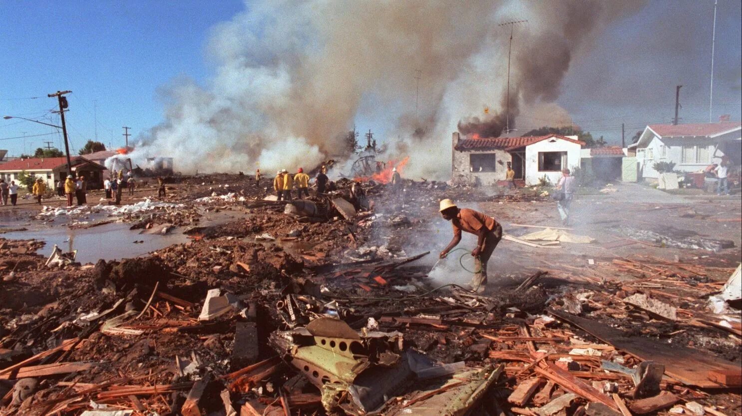 Столкновение над сан-диего. Авиакатастрофа в сан диего 1978. Столкновение над сан-диего. Столкновение сан диего. Столкновение двух самолетов над сан диего.