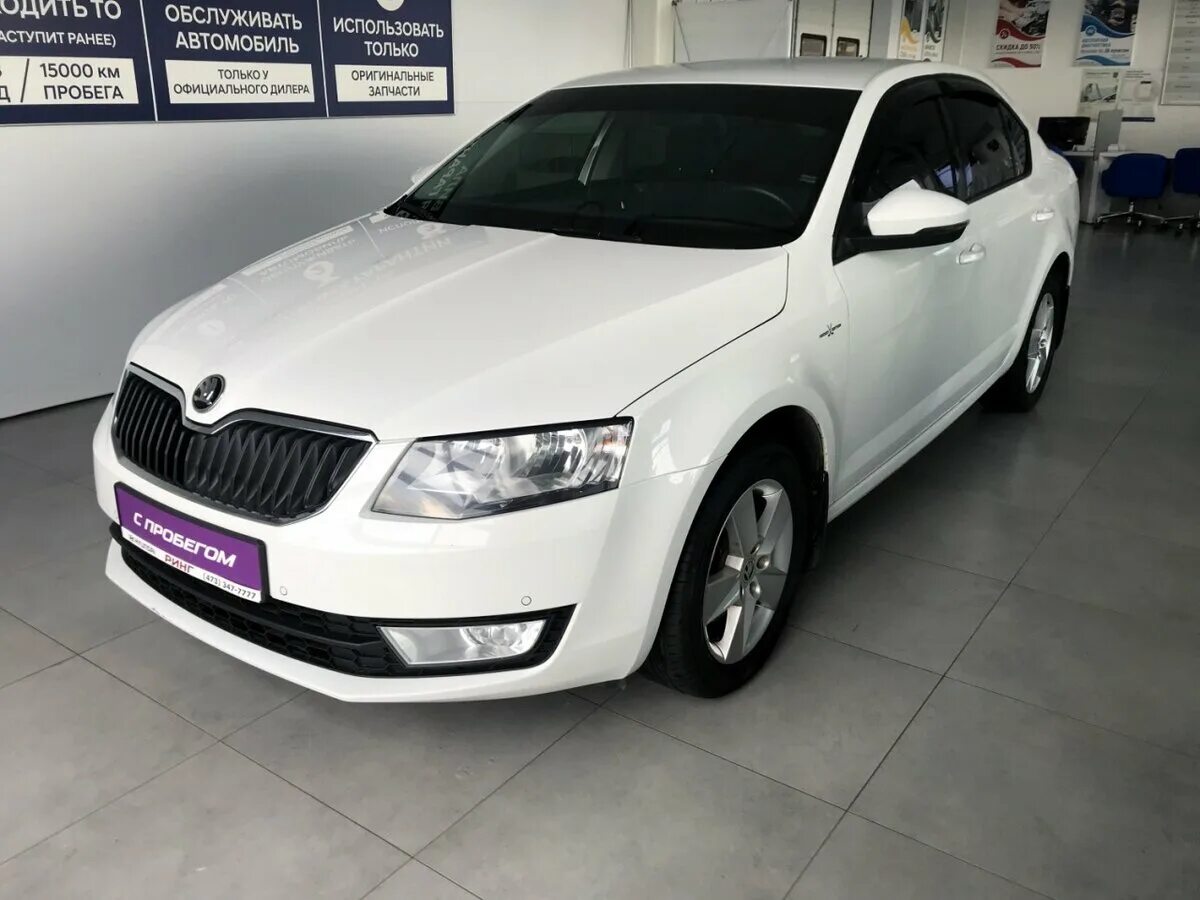 Купить шкоду в воронеже с пробегом. Skoda Octavia a7 белая тонированная. Skoda Octavia a7 2016. Skoda Octavia 2016 белая.