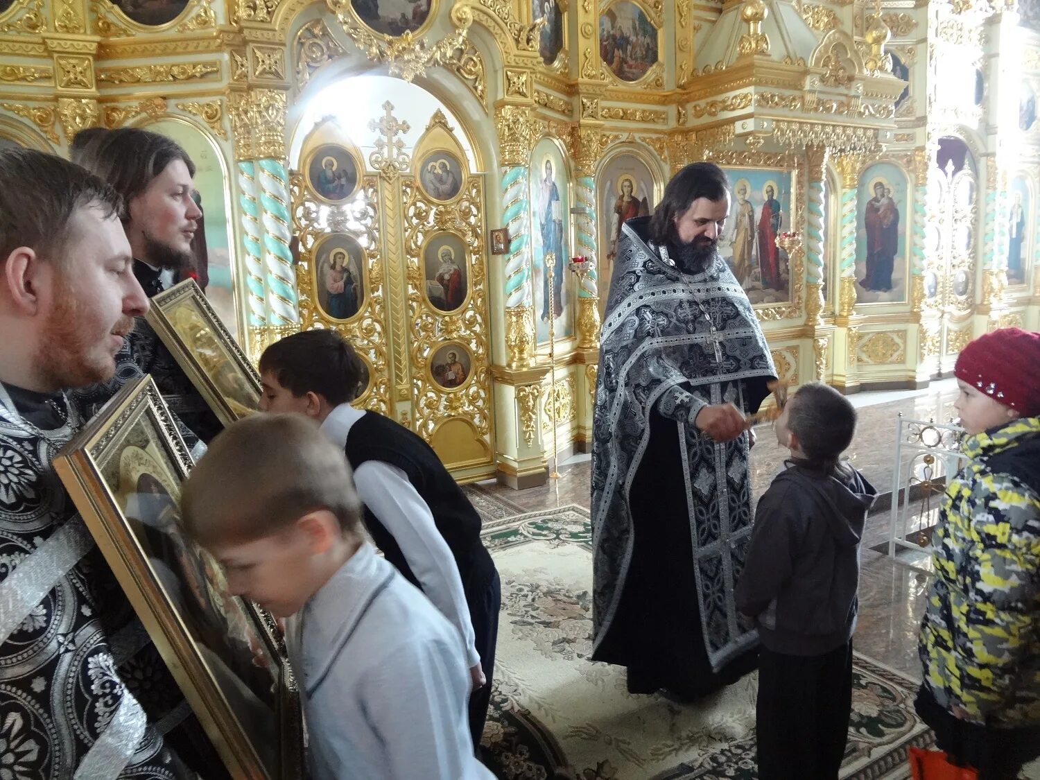 служба с чином прощения. балашовская епархия прощенное воскресенье фото. служба с чином прощения. чин прощения в храме. прощеное воскресенье служба в храме.