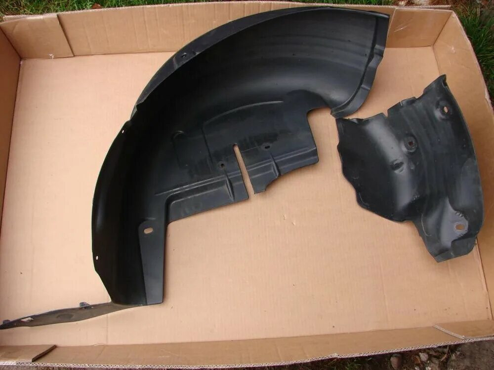 Подкрылки задние рено меган 2 универсал. Подкрылки задние рено меган 2 универсал. Подкрылок рено меган 2006. Саморезы для подкрылков рено меган 3. 8200141550.