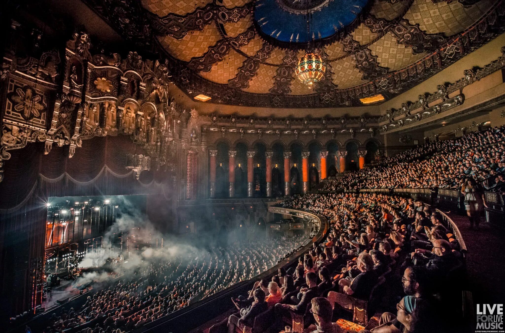 Fox Theatre (Detroit). The Fox Theatre in Detroit, Michigan. Театр и представление зрительный зал. Fox Theatre Атланта США. You like going to the theatre