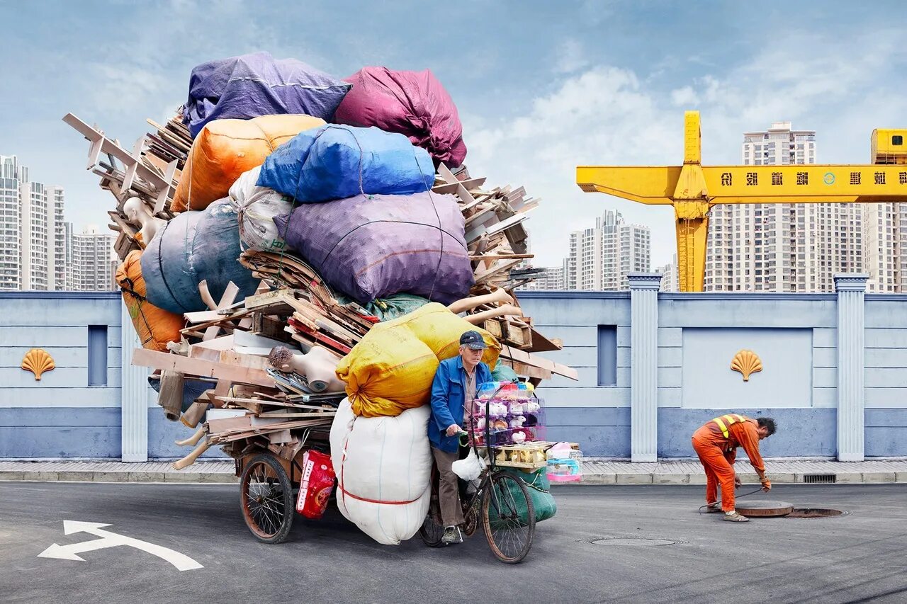 Рекорды гиннесса. Огромный всякая. Огромный всякая. Памятник топору накавик канада. Гигантский орех.