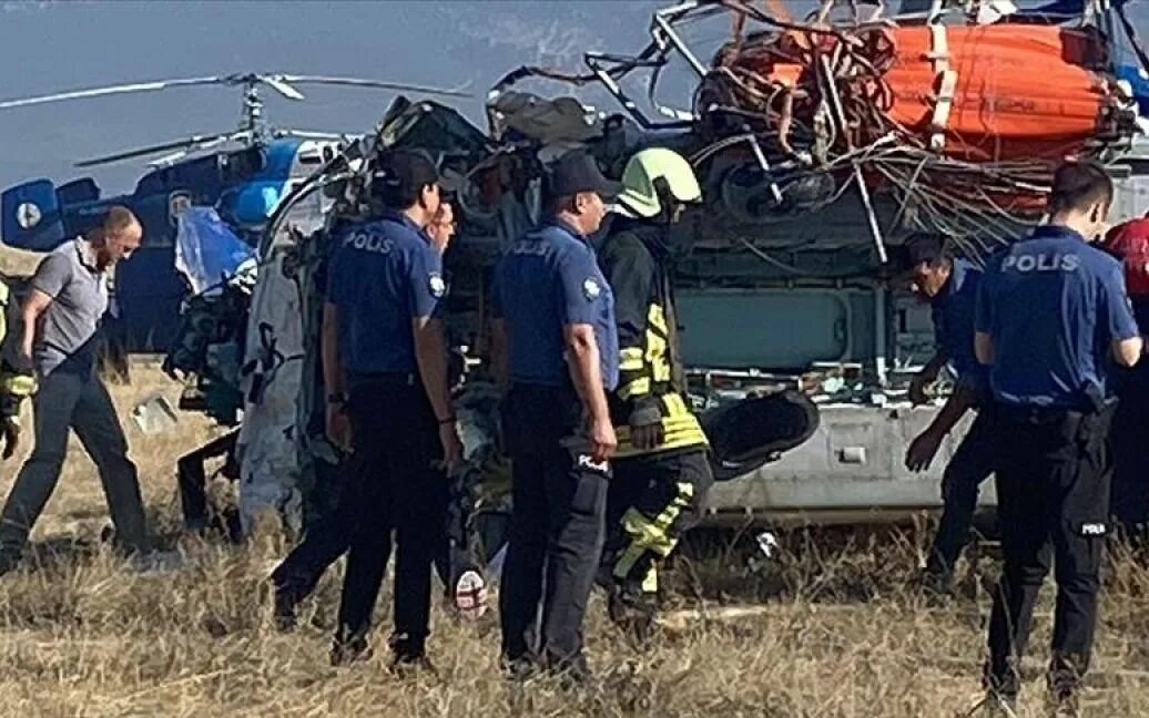 В Турции разбился пожарный вертолет. Место крушения вертолета. Самый большой вертолет.