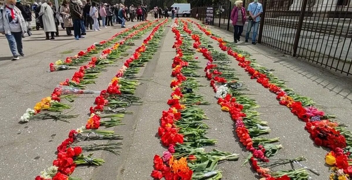 2 мая видео. Одесса дом профсоюзов 2025. одесса 2 мая дом профсоюзов цветы. одесса 2014 дом профсоюзов видео. погибшие 2 мая в одесском доме профсоюзов.