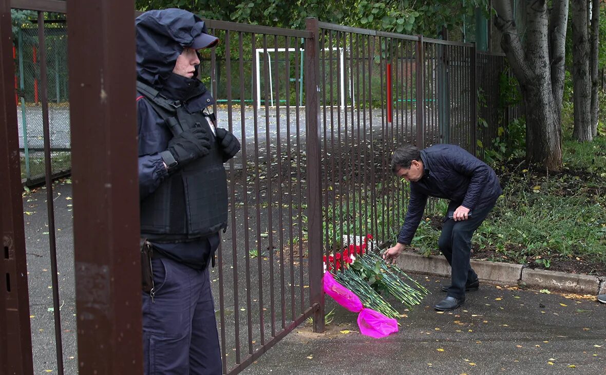 Нападение сентябрь. Ижевск школа 88 стрельба. Стрельба в Ижевской школе.