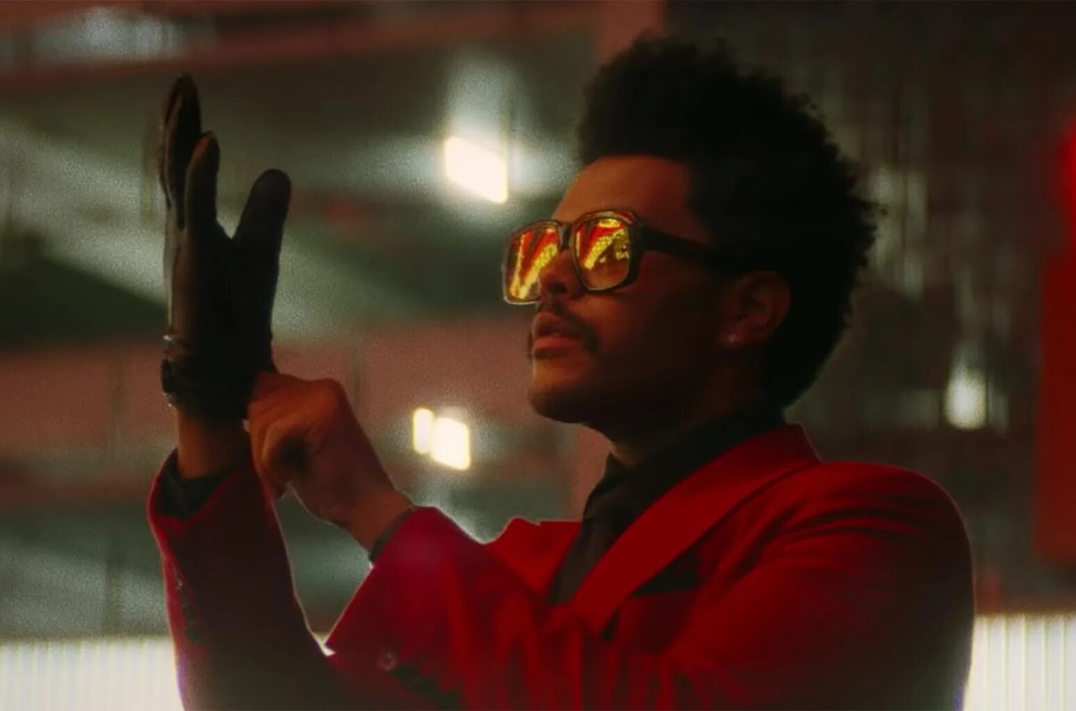 The weekend song. The Weeknd. Weekend Blinding Lights. Building Lights the Weeknd. The Weeknd певец 2020.
