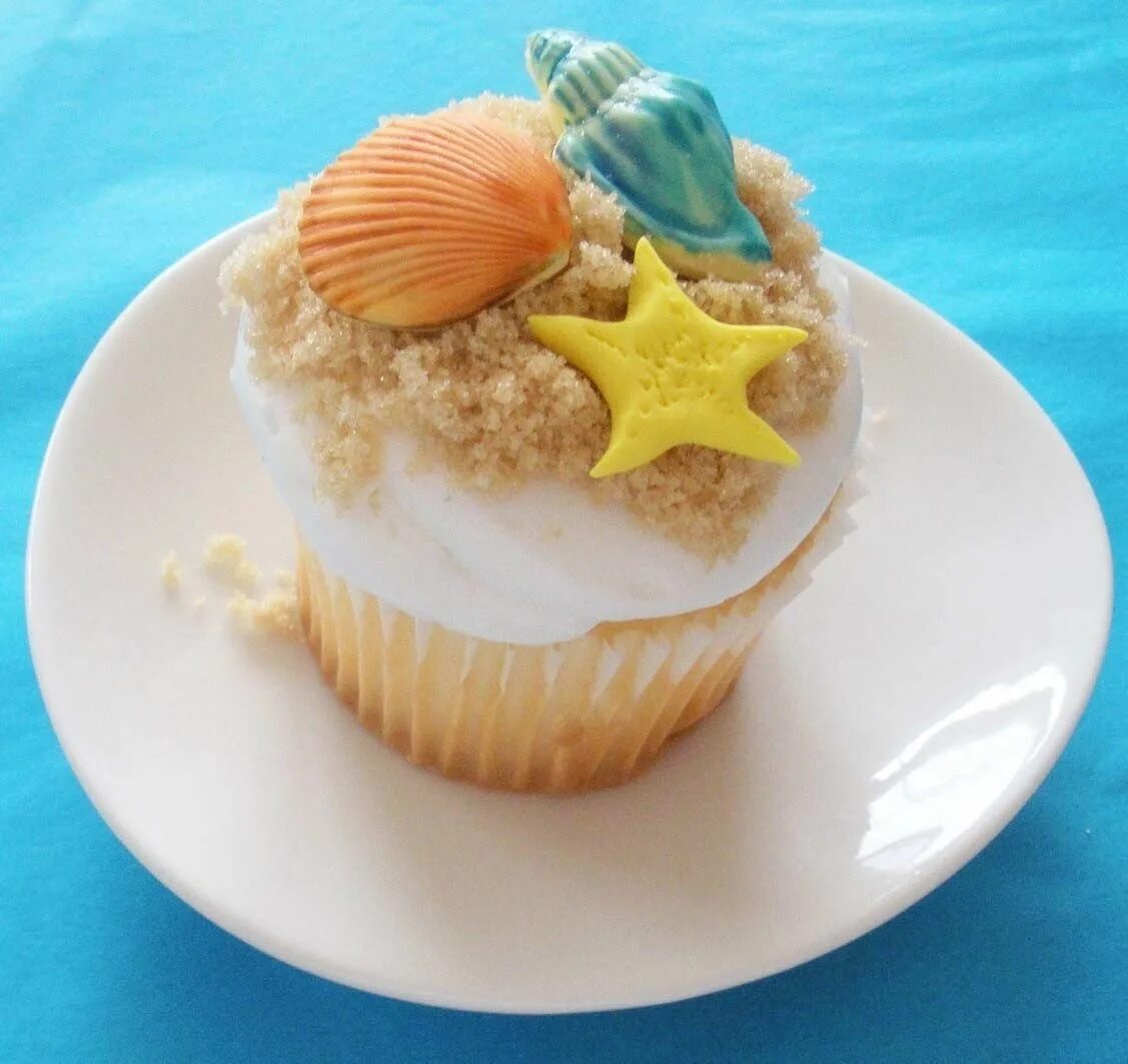 Сладости с моря. Десерты в морской тематике. Пирожные в морской тематике. Десерт в морском стиле. Сладости морская тема.
