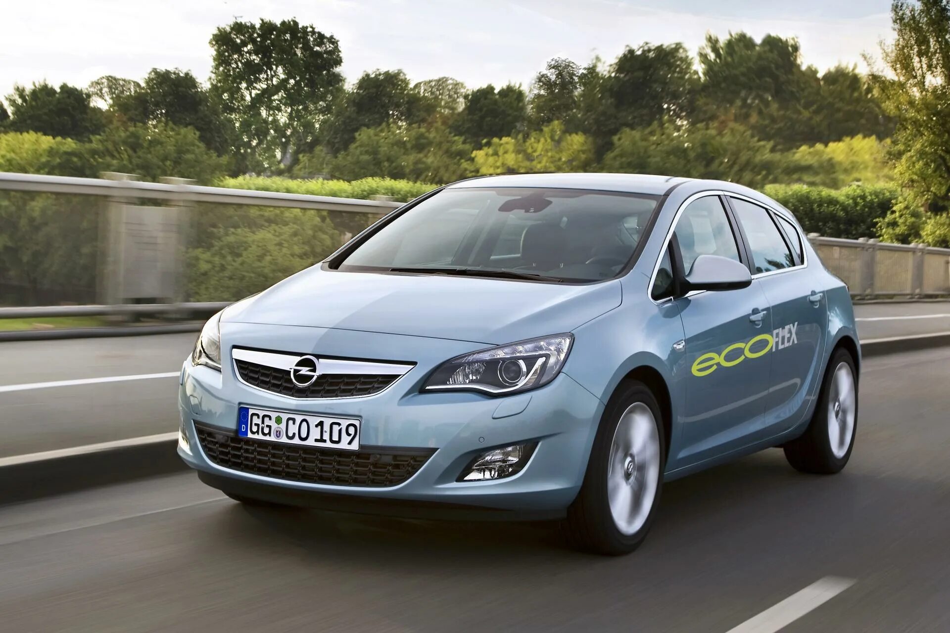 Дебютировала трехдверка Opel Astra GTC