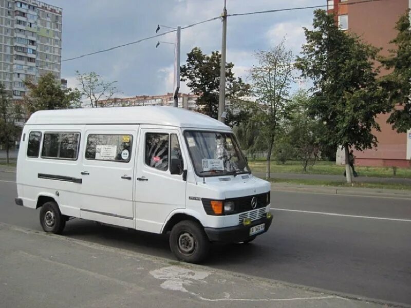 Маршрутные истории. Mercedes Benz t1 автобус. Маршрутка 600. Маршрутка Мерседес. Мерседес микроавтобус старый.