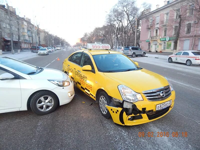 Всего 15 такси 6 желтых. Ниссан Альмера жёлтая такси. Nissan Almera g15 такси.