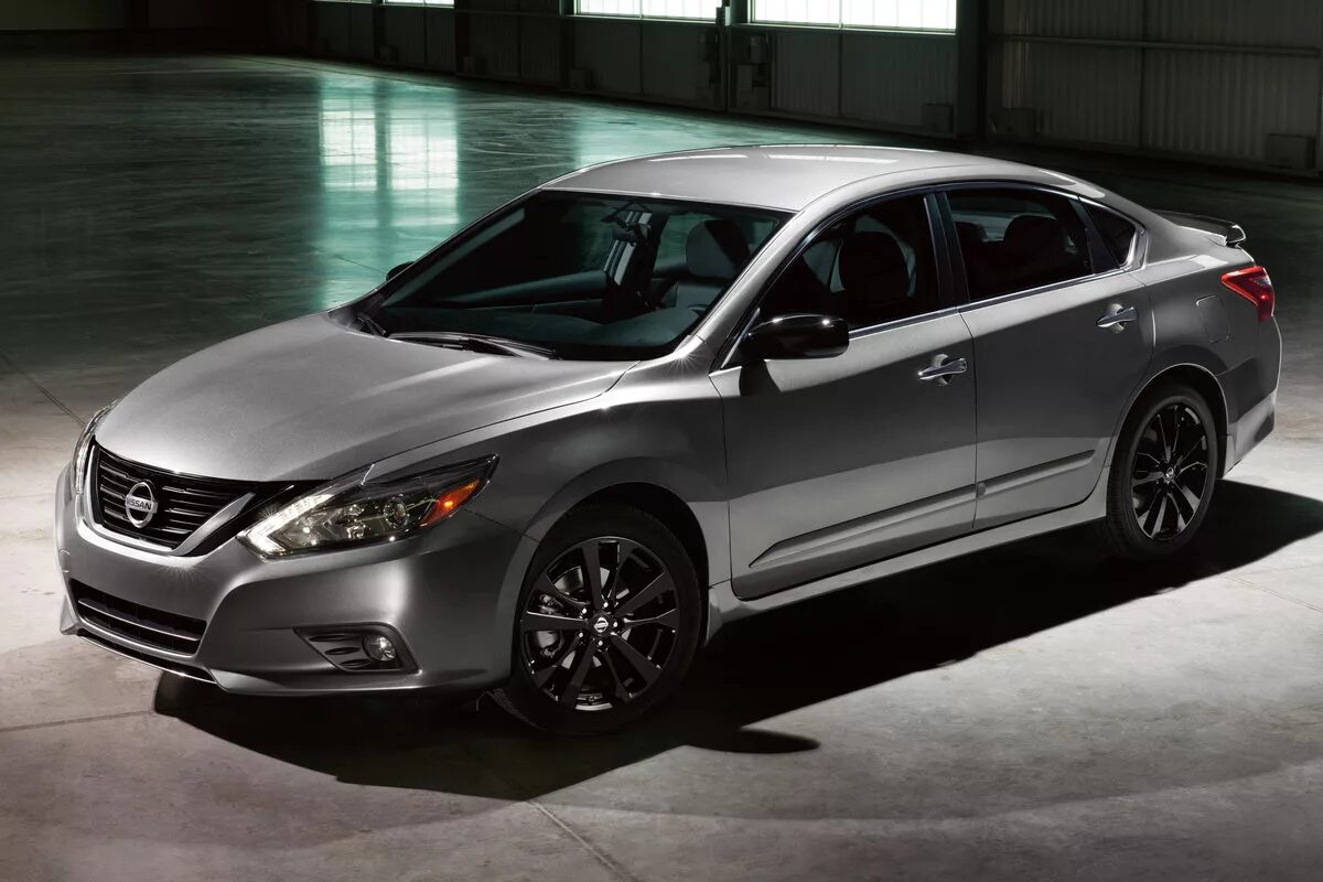 Седаны 2018. Nissan altima 2017. nissan sentra 2017. ниссан алтима 2018. ниссан сентра 2018 года.