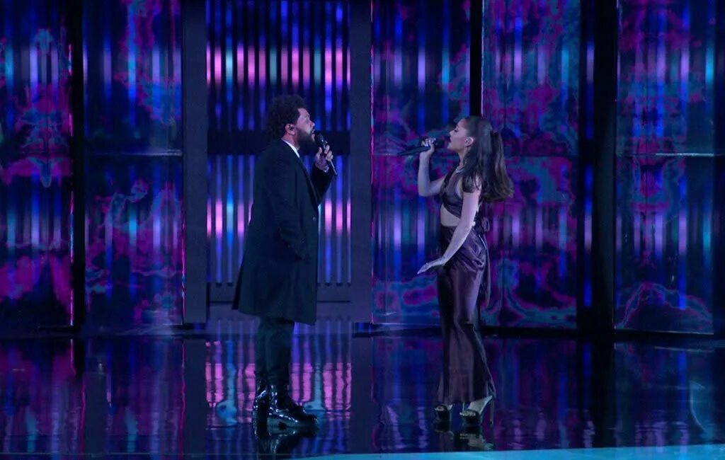 Your tears the weeknd. Ариана Гранде 2021 Weeknd. The Weeknd Ariana grande. The Weeknd и ариана. Ariana grande save your tears.
