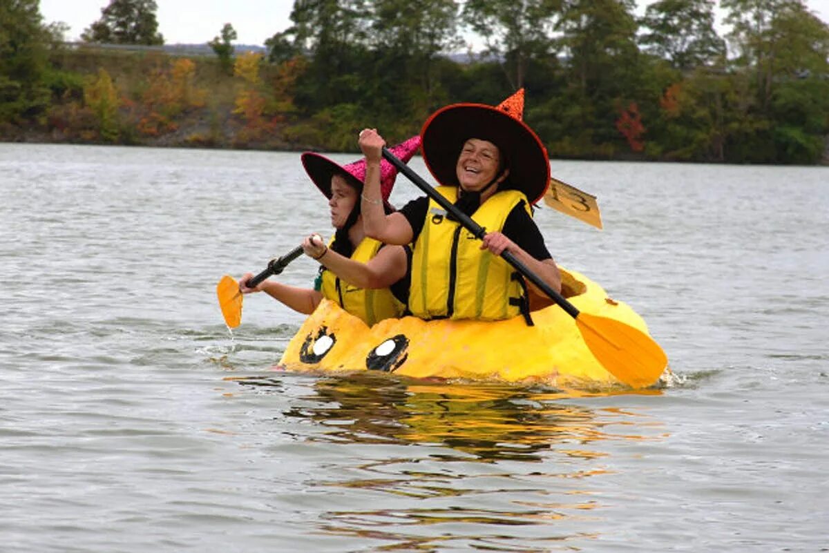 Регата на тыквах. Тыквенная регата. Заплыв на тыквах. Тыквенная регата квебек. Виндзорская регата на тыквах.