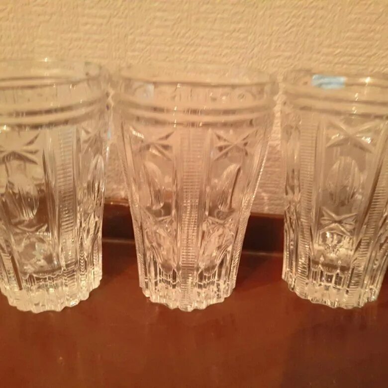 Советские хрустальные рюмки. Ваза для цветов хрусталь ссср. Хрусталь продать в москве. Чешский хрусталь ссср. Чешские хрустальные вазы ссср.