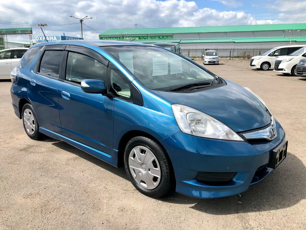 Хонда фит Shuttle. Хонда фит Шатл. Хонда фит шаттл 2015. Honda Fit Shuttle 2013.