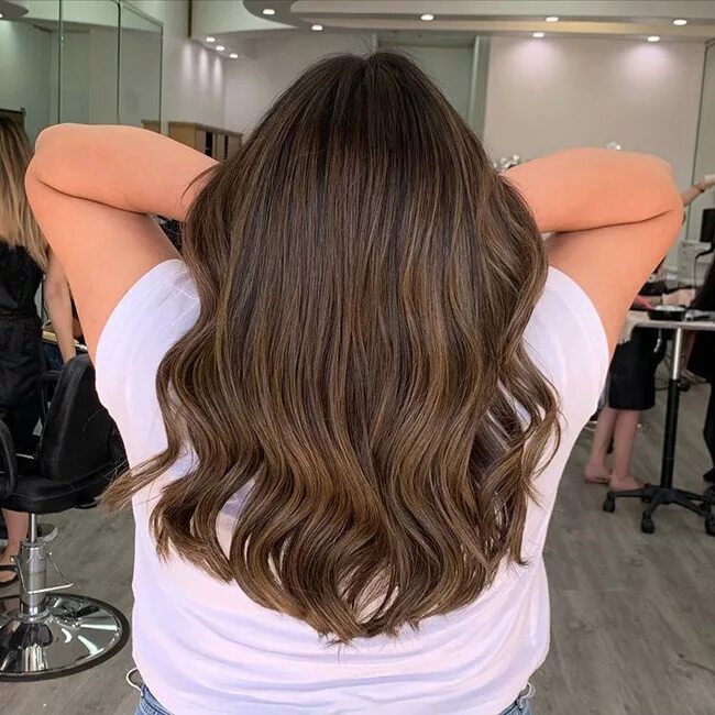 Микро мелирование на темные. Мелирование на половину волос. Мелирование oxycur. Медовое мелирование на темные волосы. Микро мелирование на темные.