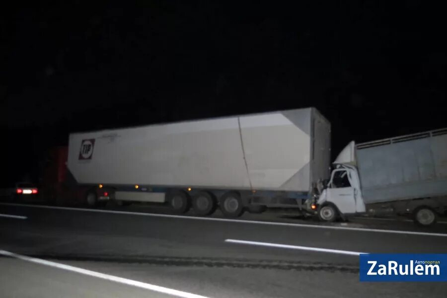 Угнали фуру. Угнали фуру. Камаз фура. Угнали фуру. Авария около караклы канашский район сегодня.