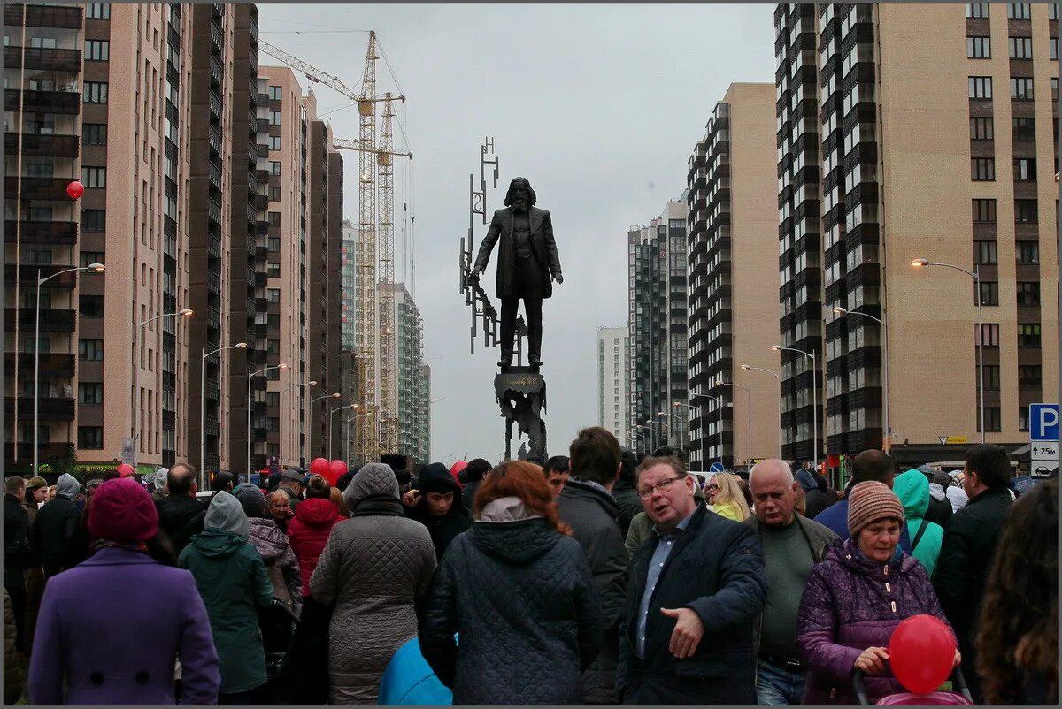 Менделеев памятник Мурино. Сон Менделеева Мурино. Мурино парк Менделеева. Памятник сон Менделеева в Мурино.