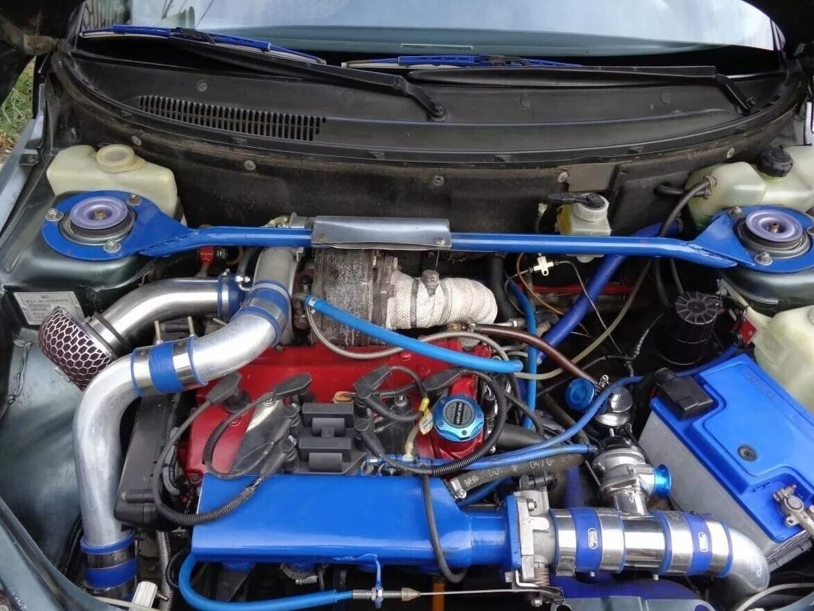 не работает двигатель ваз 2112. 5. ваз 21124 под капотом. крепление облицовки двигателя ваз 2112. не работает двигатель ваз 2112.