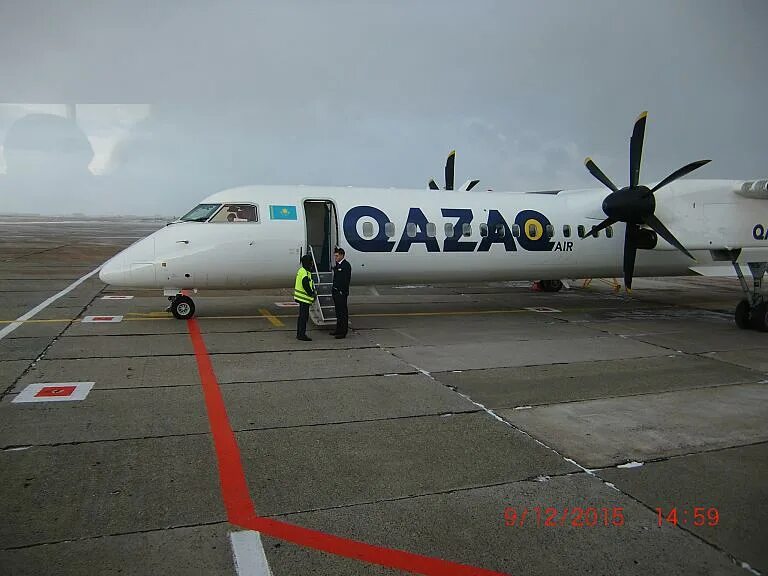 Dash 8-400 Qazaq Air. Qazaq Air самолеты. Авиакомпания казак Эйр. Bombardier Qazaq Air.