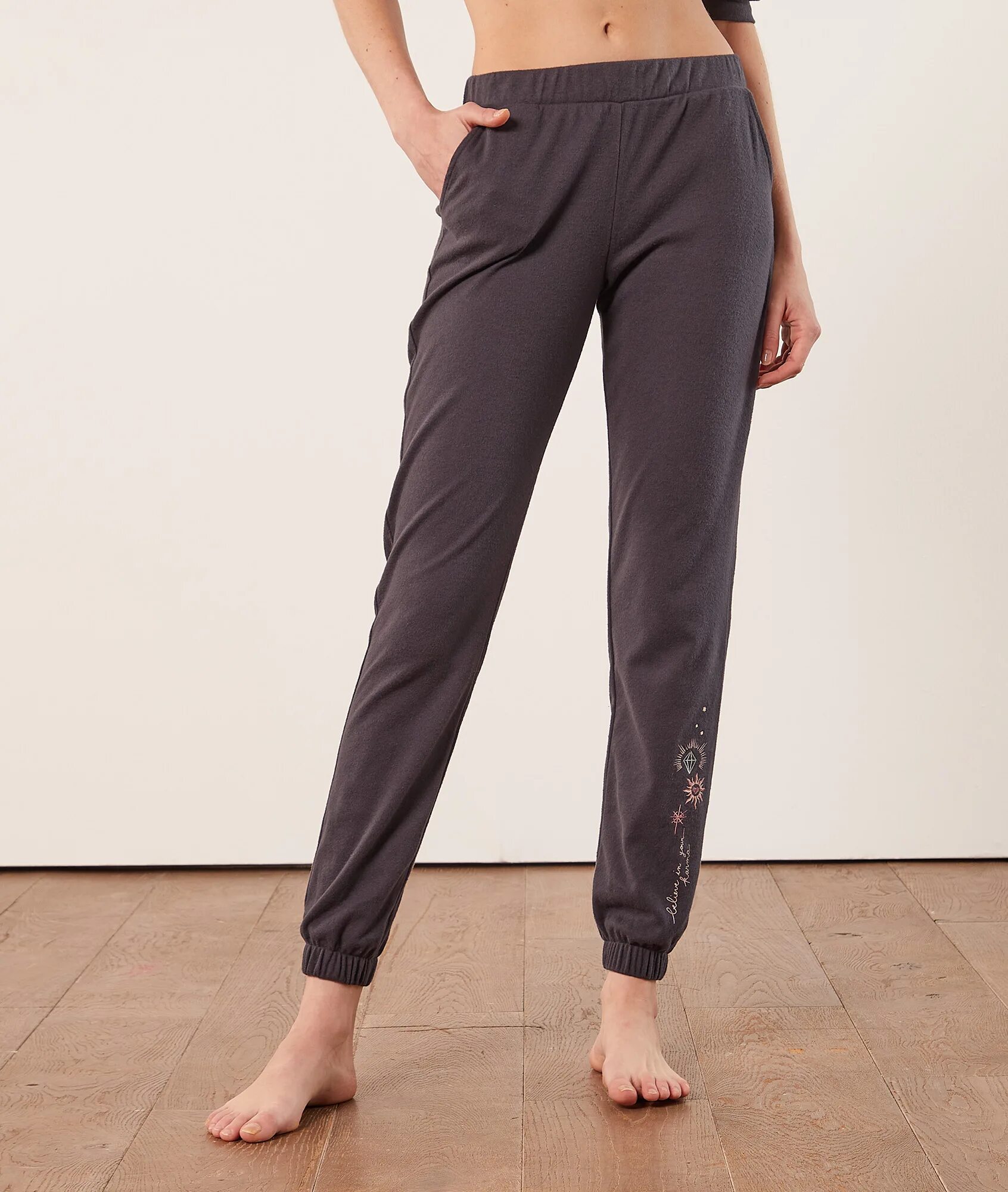 Lime спортивные брюки на резинке 7817-852. Пижамные штаны. Брюки вискоза женские. Пижамные штаны однотонные.