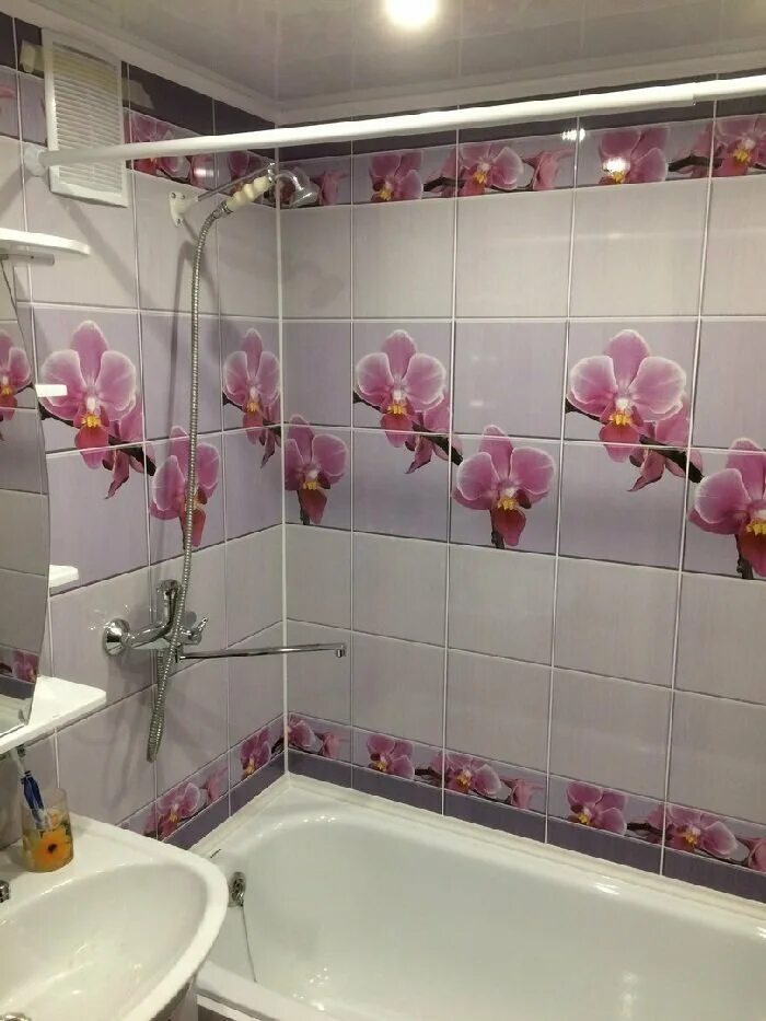 Ремонт недорого пвх. Панели Кронапласт Орхидея. Панели в ванную комнату. Пластиковые панели в ванную. Пластиковая панель для ванны.