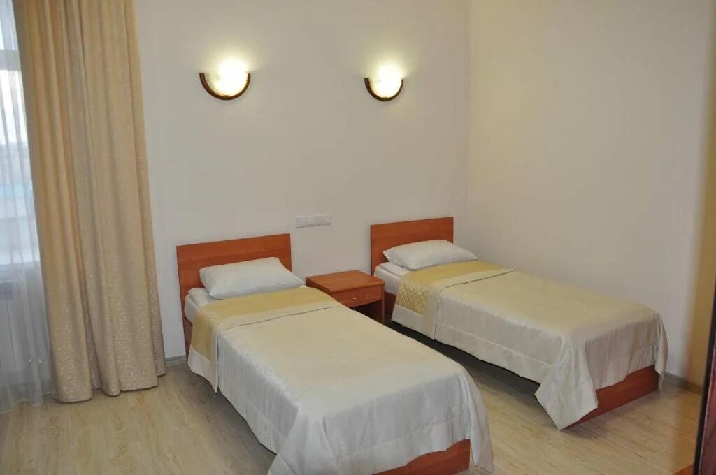 Отель славянка старый оскол. База отдыха славянка старый оскол. Старый оскол ленина 22 славянка гостиница. Славянка ленина 22 старый оскол. Гостиница славянка старый оскол.