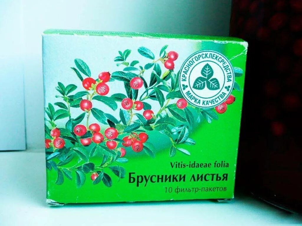 Брусничный лист при цистите. Брусника красногорсклексредства. брусничный лист чай. листья брусники сбор. брусничный чай для почек.